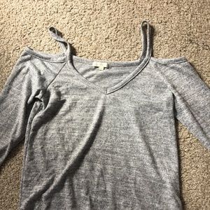 Cold shoulder, soft grey top!